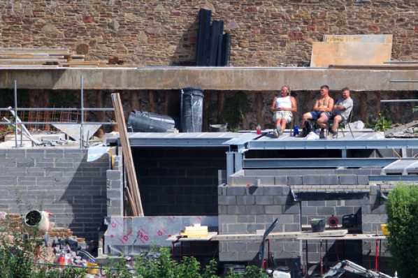 25 August 2017 - 13-24-13.jpg
The best view in the house. Builders at Luttrell House in Kingswear (or Kittery Court cottage as we call it) take a break to watch Dartmouth's Regatta.
#KingswearBuildersTeaBreak